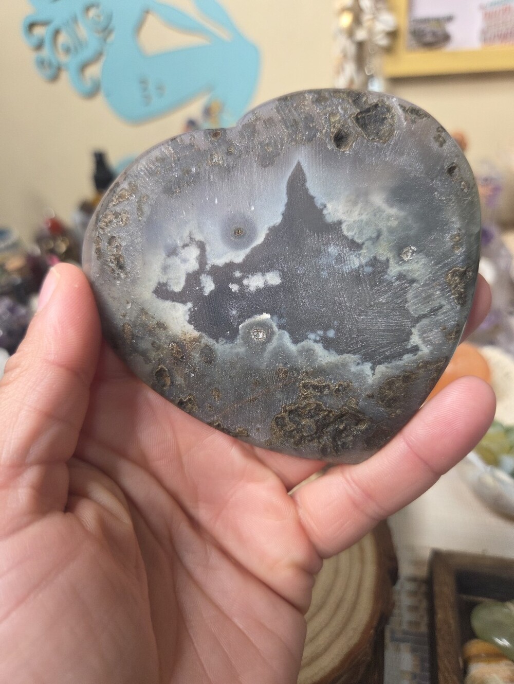 Druzy Agate Heart ( Harmon) 4 In - Picture 5 of 5